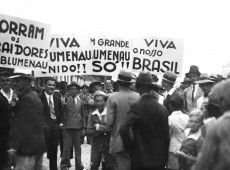 População de Blumenau saiu às ruas no dia 22 de fevereiro de 1934, para protestar contra o decreto que retalhou o município