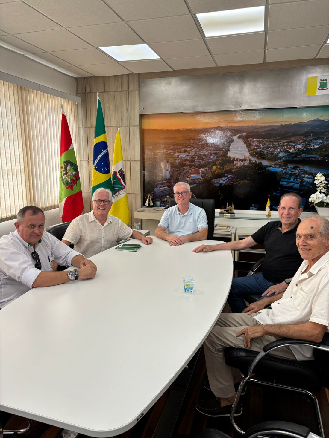Ex-prefeito, Adilson Luis Schmitt, empresário, Clóvis Fontes, prefeito, Paulo Norberto Koerich, empresário do Rio de Janeiro Antônio Carlos da Costa e o ex-prefeito, Luiz Fernando Poli