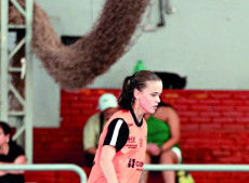 Aniele iniciou sua trajetória no futsal defendendo a AGAEF
