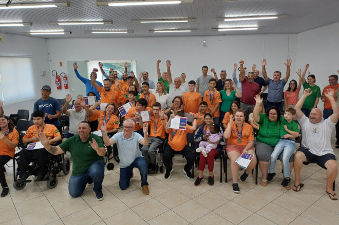 Paratletas, professores, pais e prefeitura celebraram o momento especial para o paradesporto de Gaspar