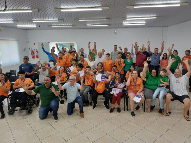 Paratletas, professores, pais e prefeitura celebraram o momento especial para o paradesporto de Gaspar