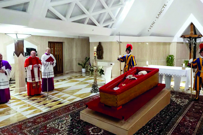 Caixão simples foi um pedido do Papa Francisco, assim como o local de sepultamento
