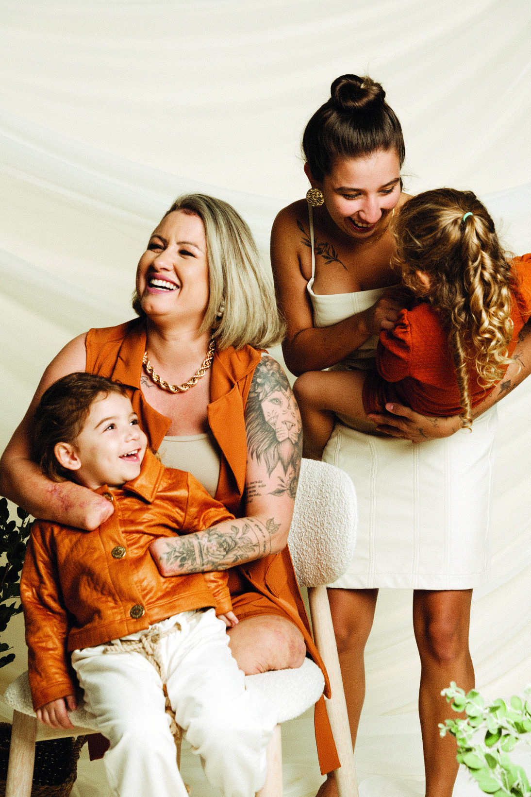Silvana e suas três Anas: Ana Carolina, Ana Clara e Ana Cecília