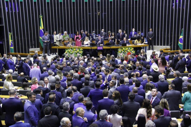 O aumento em 18 deputados vai acarretar despesas da ordem de R$ 33 milhões por ano ou R$ 132 milhões se forem somados os quatro anos de mandato