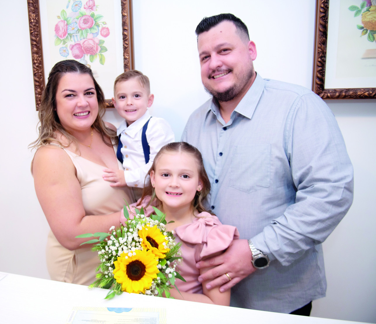 Diego Roberto Zimmermann e Francieli Pamplona Zimmermann com os filhos Laura e Roberto.