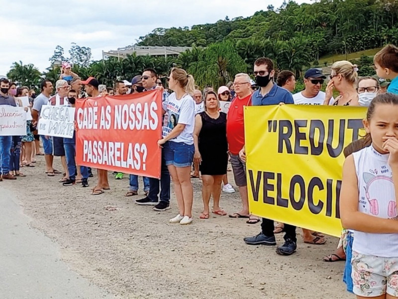 Em novembro de 2021, os moradores ocuparam a margem da rodovia para protestar pelas mortes e pedir mais segurança no local, além de uma passarela