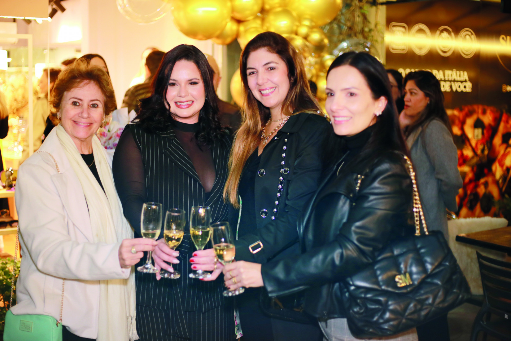 Sônia Quintino, Tarsila Gomes, esta colunista e Vera Nicolodi.