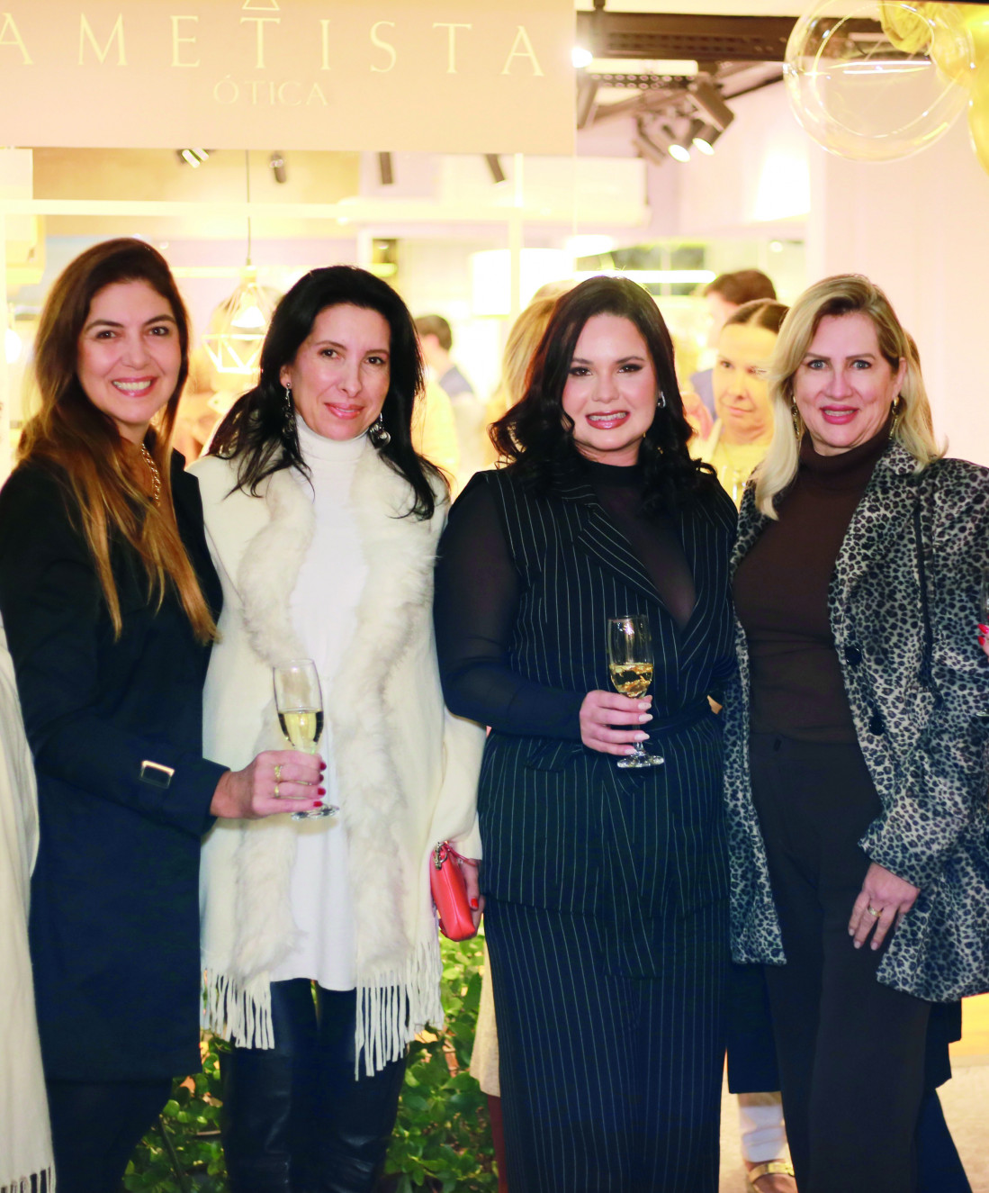 Juli, Simone Makki, Tarsila e Zu Schmitt