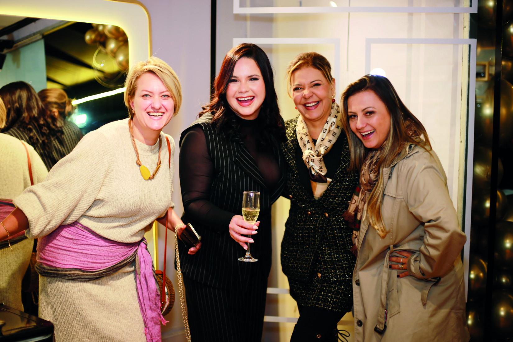 Cris Söthe, Mônica Nobre e Fernanda Heinig, com a anfitriã Tarsila