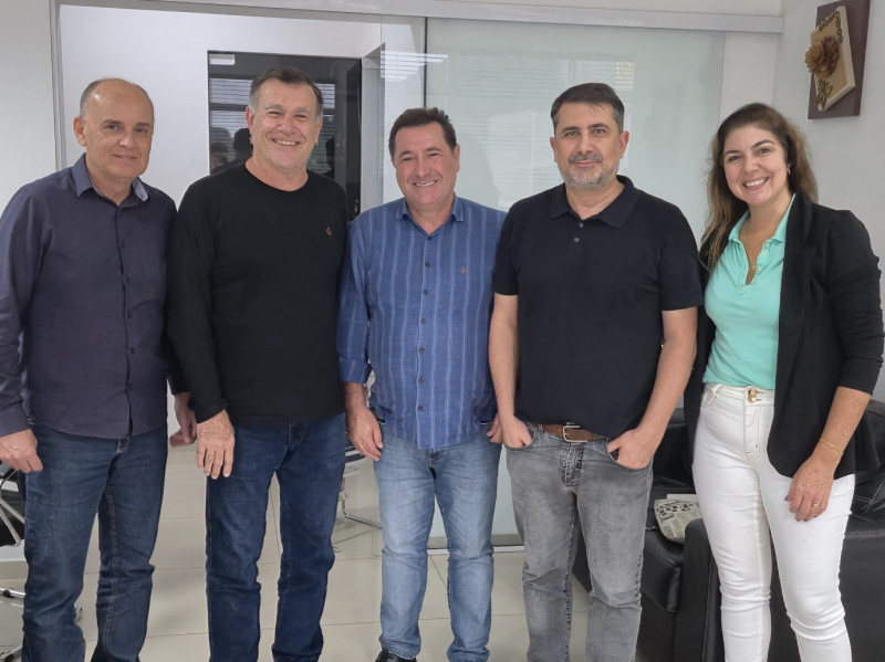 (Da esq p/dir): Alexandre Melo (JM), Pedro Bornhausen, Beto Deschamps (JM), Jefferson Douglas e Juli Deschamps (JM) 