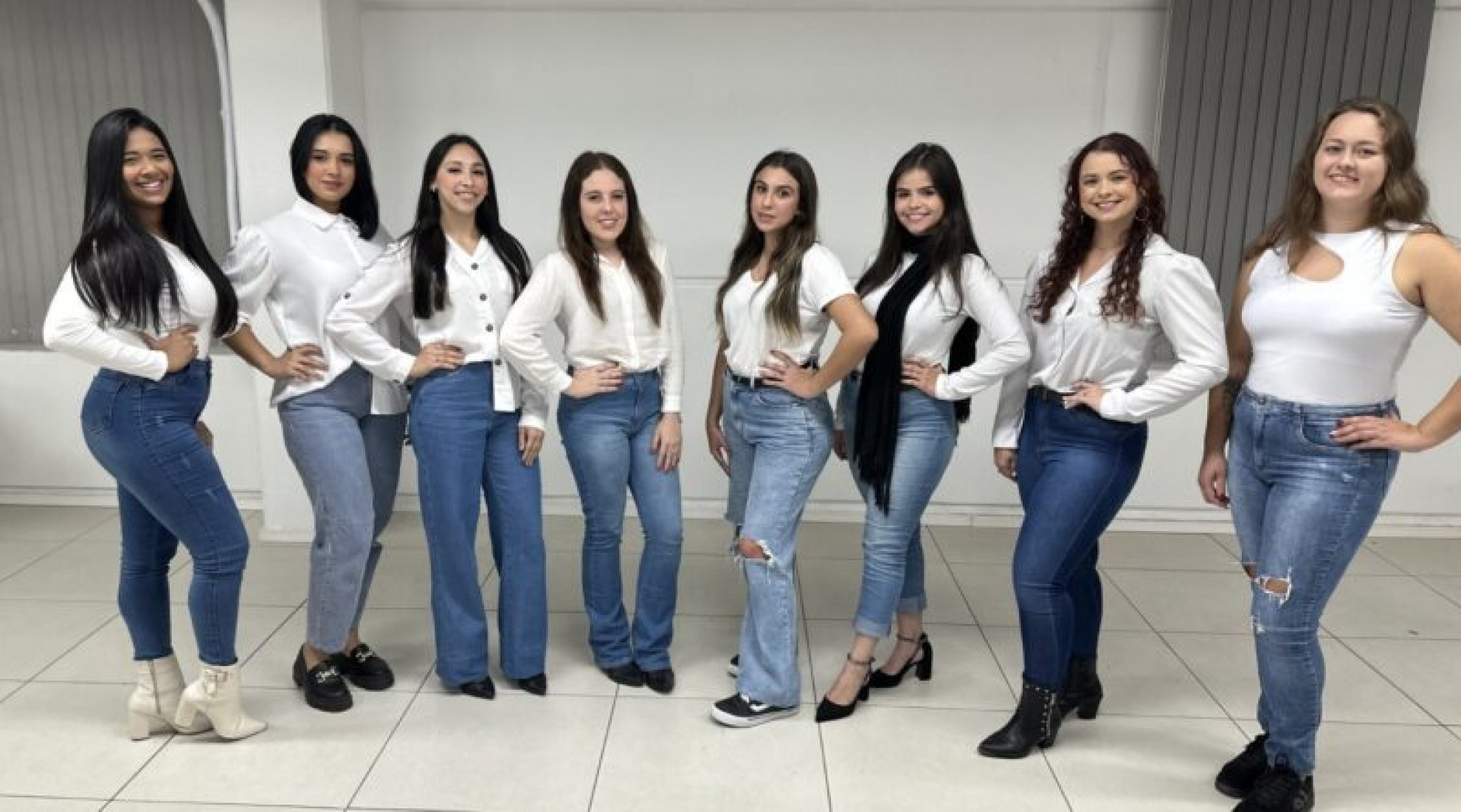 Em ordem da esquerda para direita: Ádrya Victória de Sousa Santos; Amanda Santiago de Freitas; Bruna de Fátima do Amaral; Eduarda Paim da Silva; Jackeline Simon; Larissa Alves de Lima; Merci Tainara Oliveira Pereira e Paloma Cristina Fontanivel