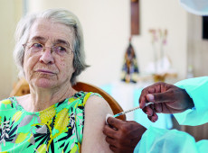 Baixa cobertura vacinal tem levado idosos aos hospitais
