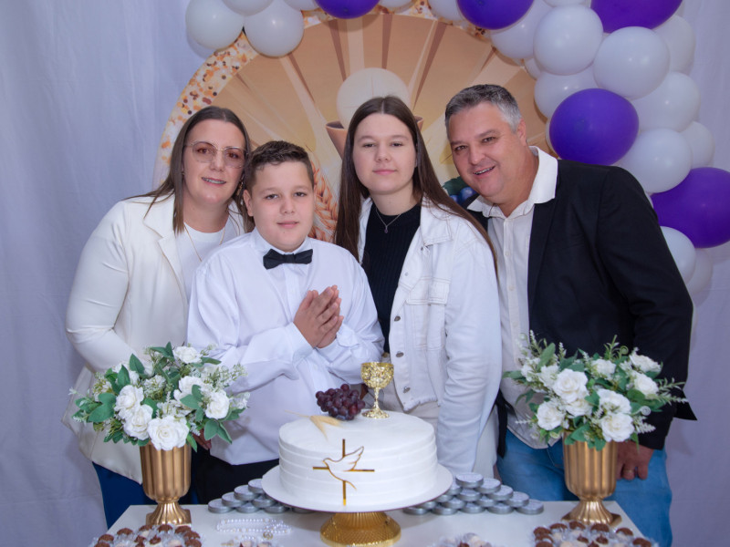 Nicolas Reichert com os pais Marisa e Sidnei e com a irmã Esthefani. 