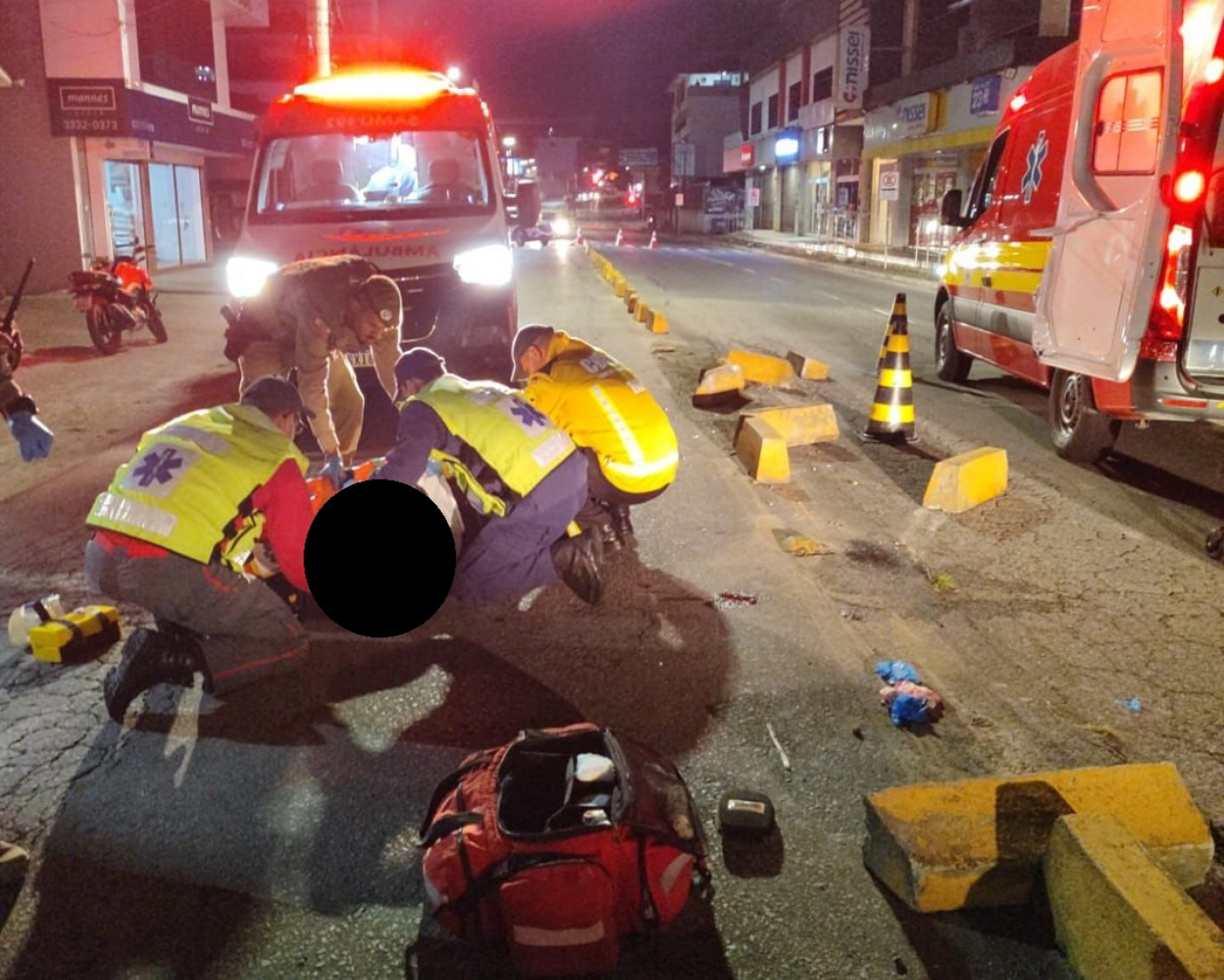 Carona da moto foi atendida no local e encaminhada para o Hospital de Gaspar