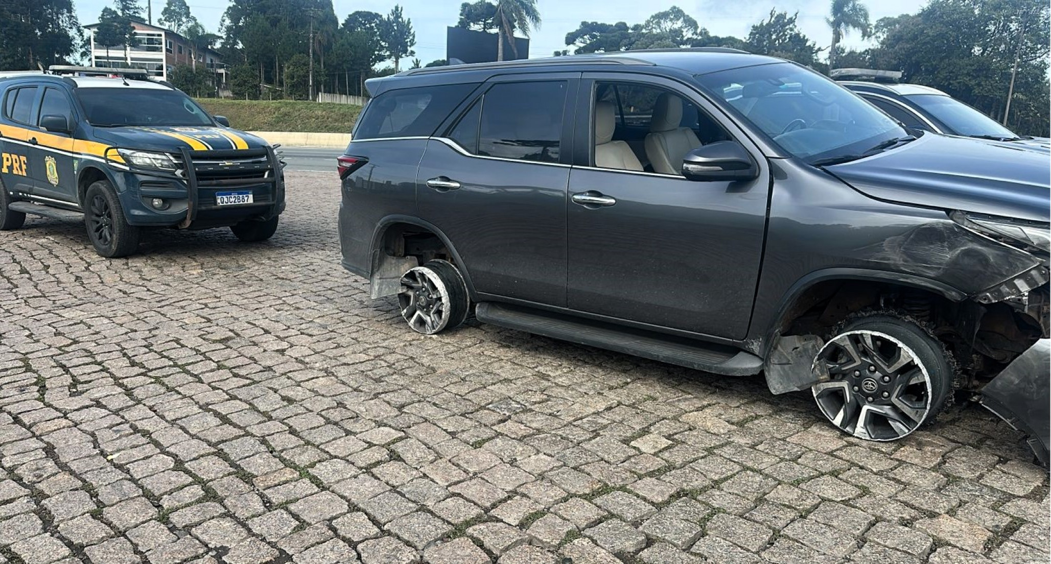 Veículo sofreu várias avarias