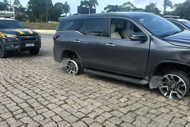 Veículo sofreu várias avarias