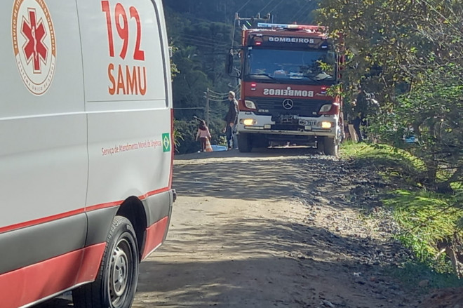 Entre as vítimas estão três mulheres — uma delas grávida — e um bebê de apenas 1 ano e 3 meses