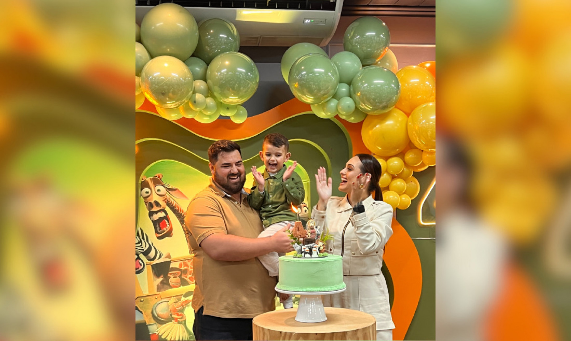Heitor Reinert Schramm com os pais Daniel e Fran