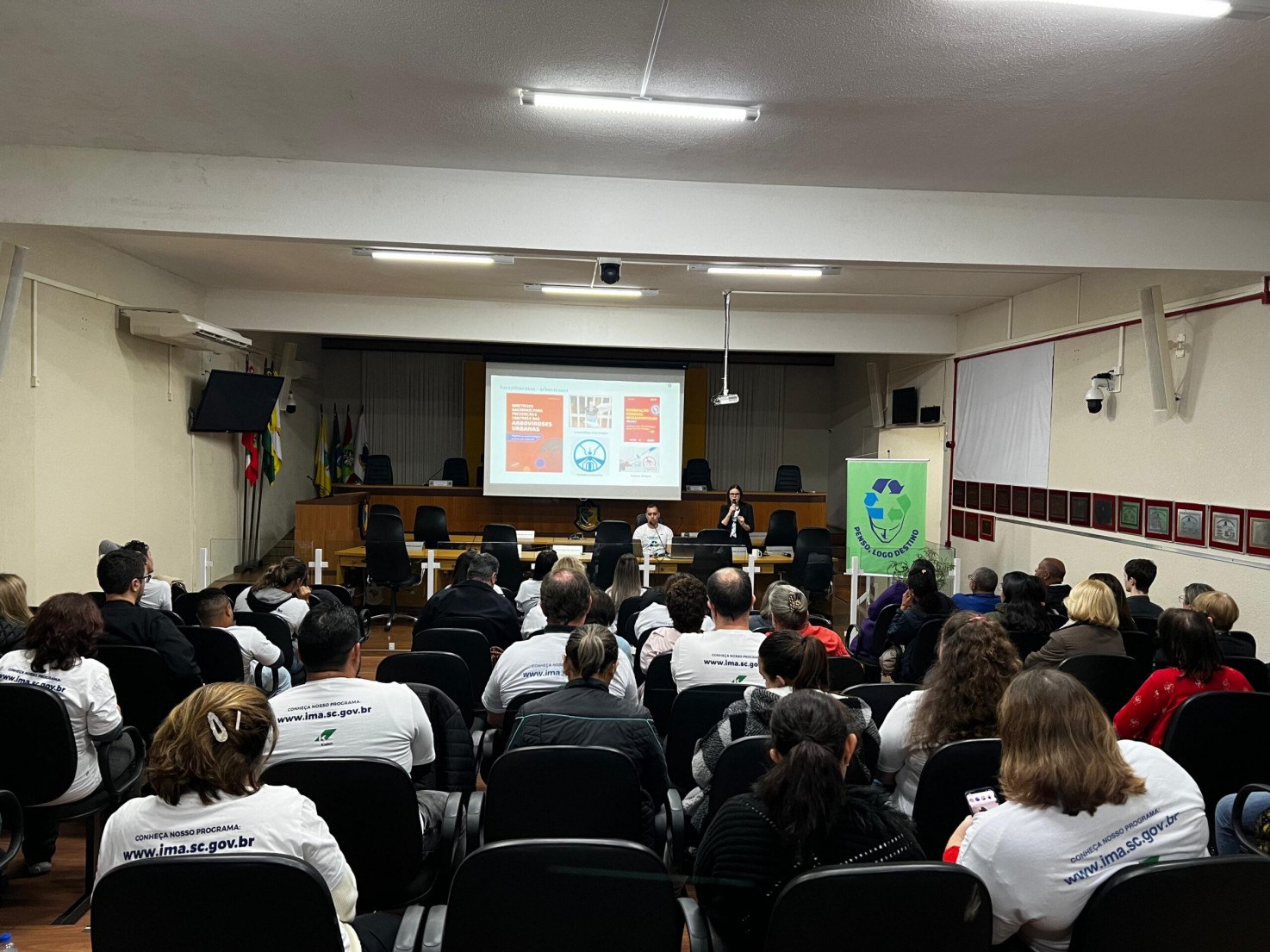 O encontro reuniu agentes comunitários, gestores e profissionais das áreas de saúde e meio ambiente