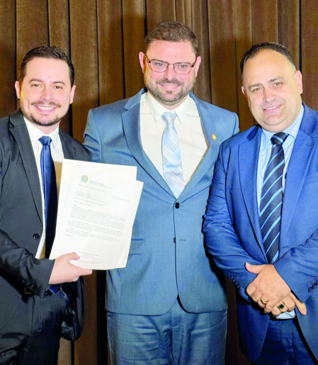 Vereador Jean Volpato (PT), Tarcísio Steffen (diretor executivo da renal vida), Vereador Adriano Pereira (PT)
