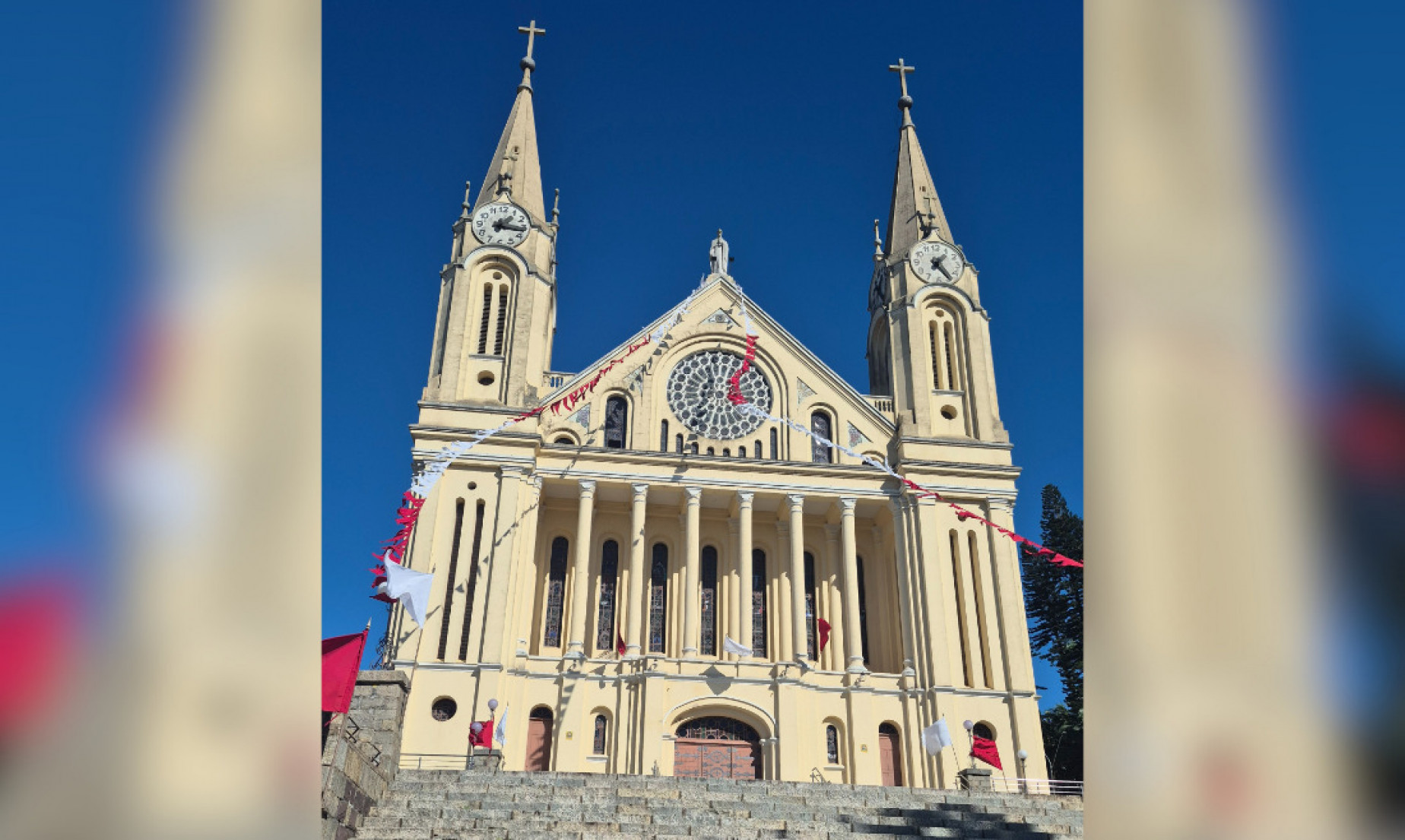A Igreja Matriz recebeu decoração para os festejos