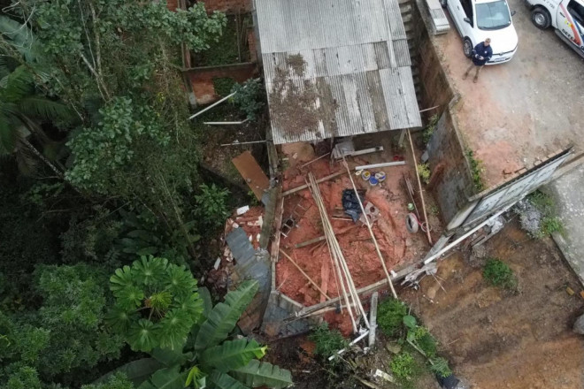 Já foram atendidas 11 ocorrências, entre alagamentos, quedas de poste e entrega de lonas