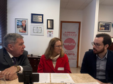 O deputado Motta com representantes da SED e da Tang Chinese Education