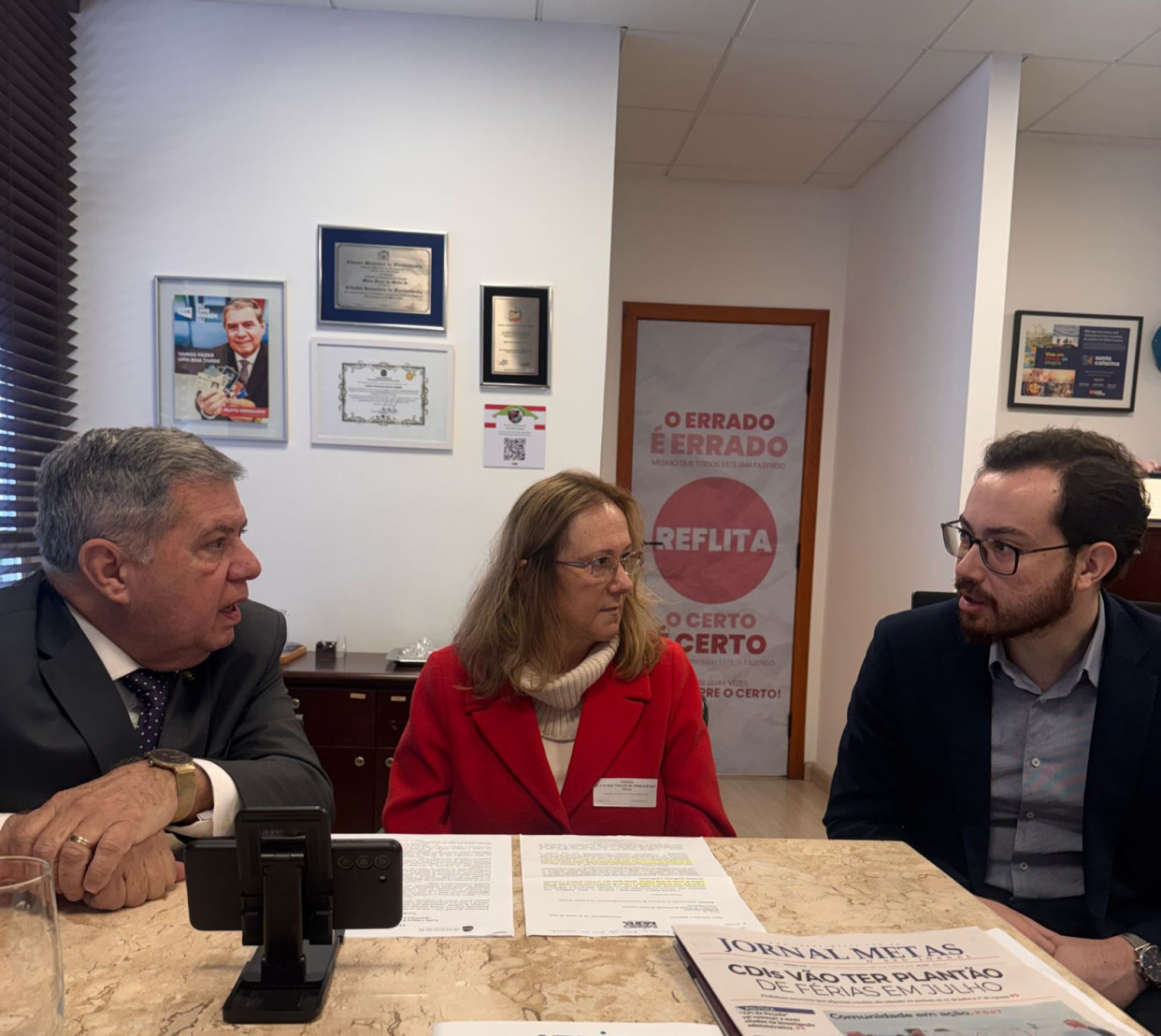 O deputado Motta com representantes da SED e da Tang Chinese Education
