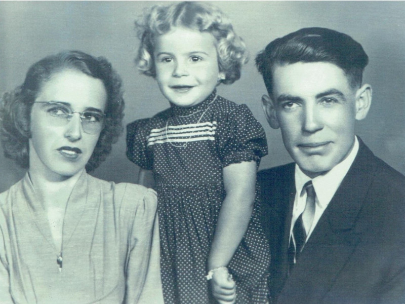 Claudia com o marido José e a filha Leda Maria (1953)