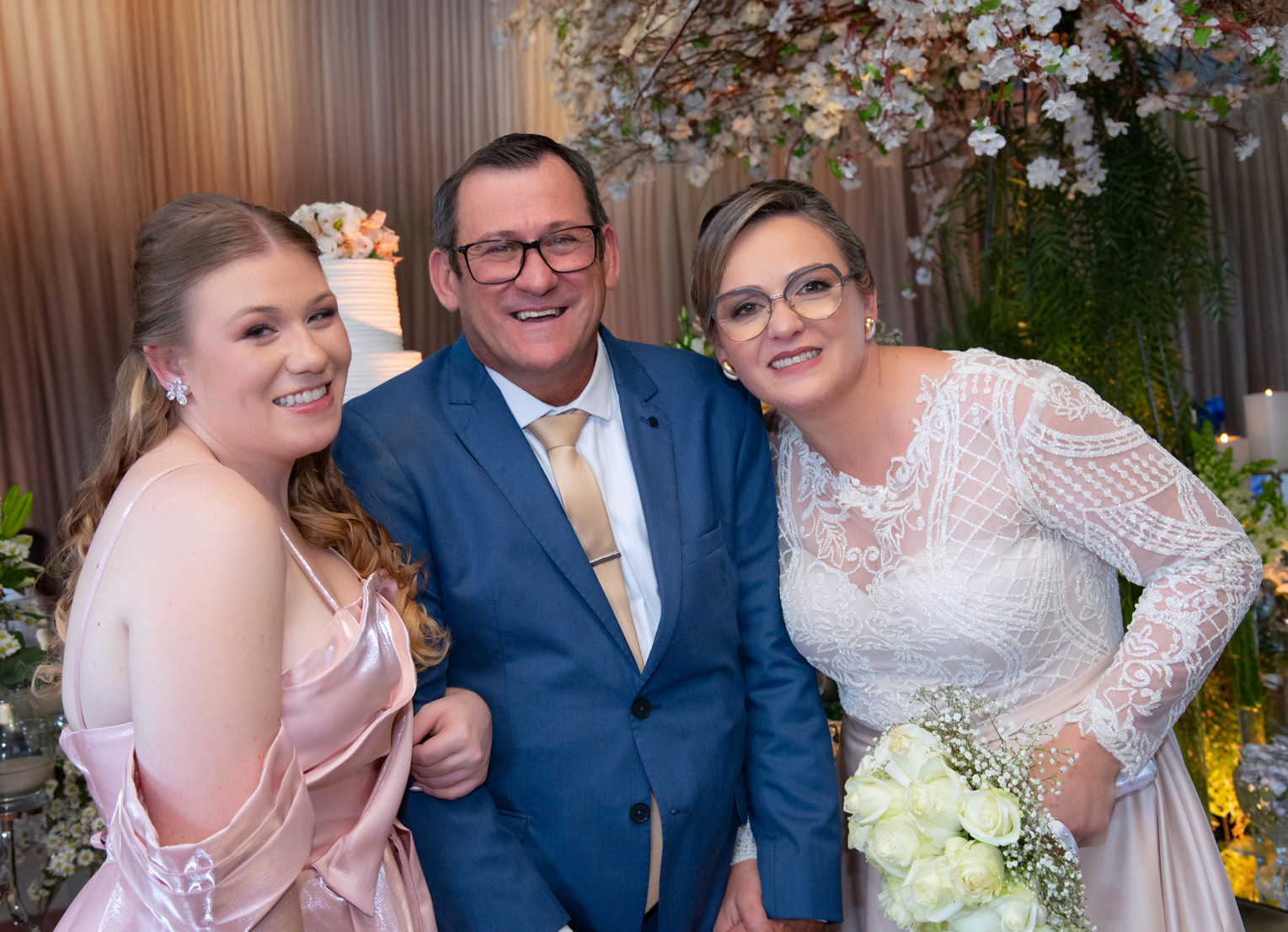 Elaine Cristina Deschamps Schramm, Maurício José Schramm e a filha Gabriely.