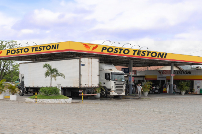 Posto Testoni, na Rodovia Jorge Lacerda, está comercializando a gasolina comum a R$ 6,17