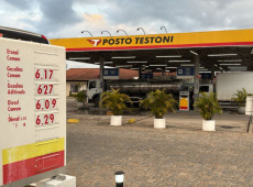 Posto Testoni, na Rodovia Jorge Lacerda, está comercializando a gasolina comum a R$ 6,17