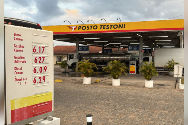Posto Testoni, na Rodovia Jorge Lacerda, está comercializando a gasolina comum a R$ 6,17