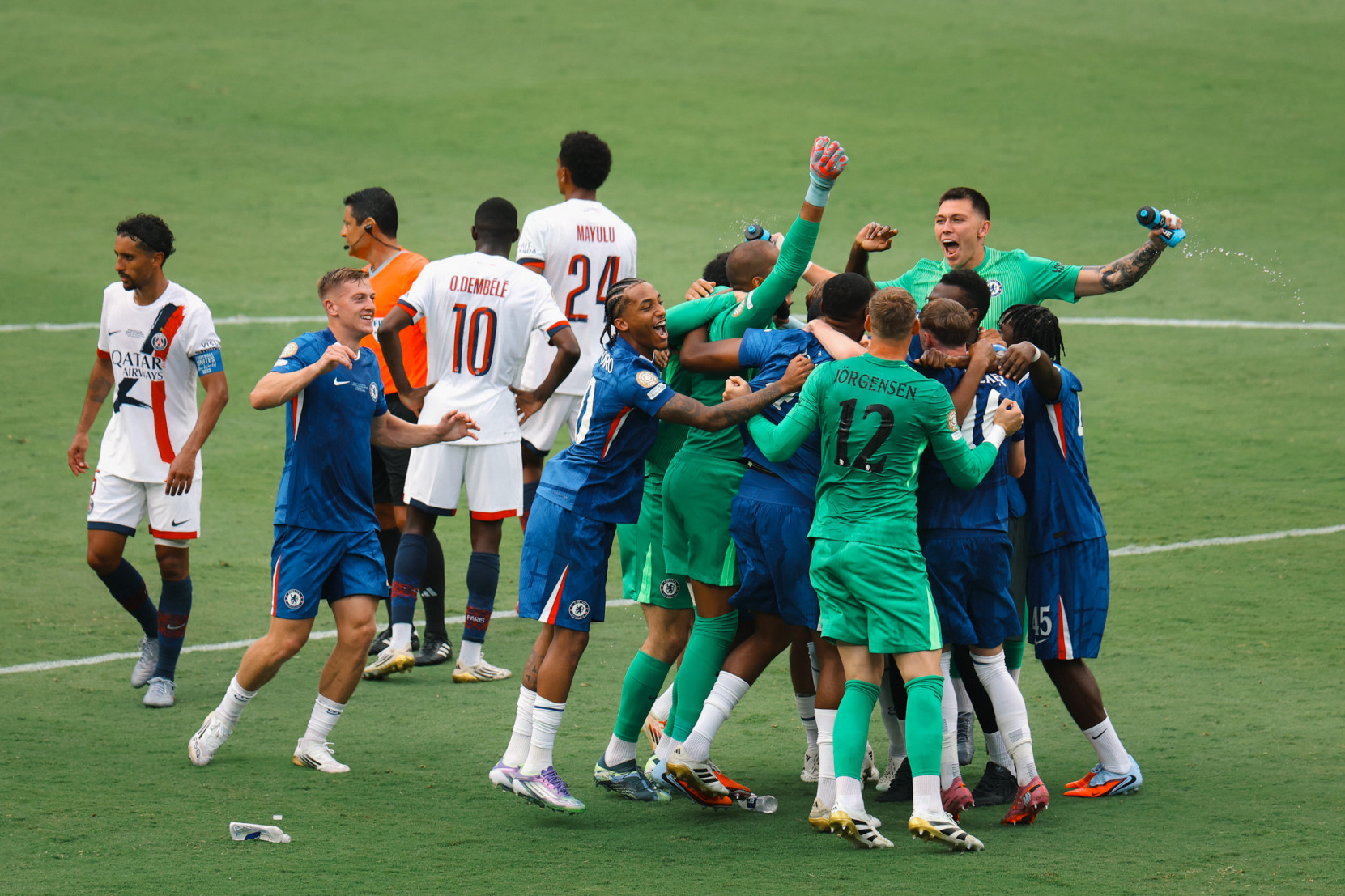 O time inglês deu um show de futebol e não deu chances ao PSG