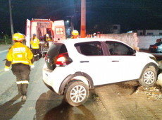 Acidente aconteceu na noite deste sábado no bairro Bela Vista