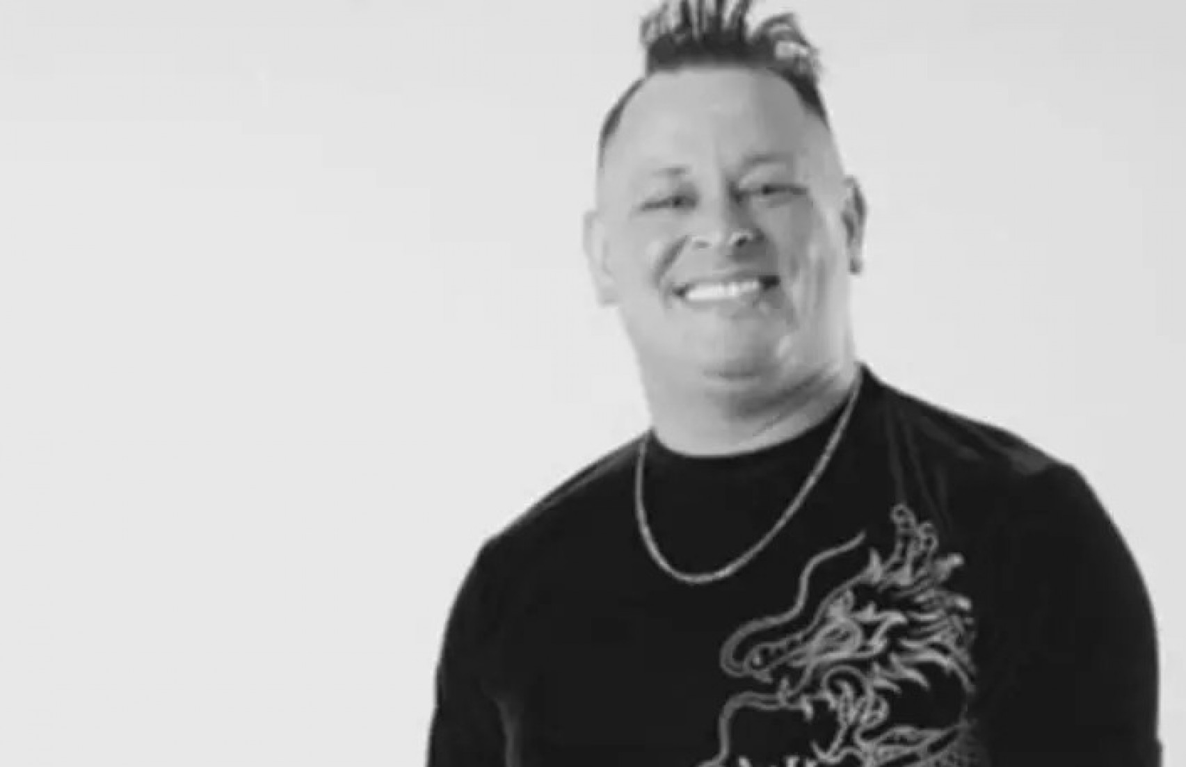 A notícia pegou fãs e amigos de surpresa, que horas antes celebravam mais uma apresentação do artista