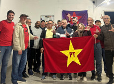 Dionisio (centro) passa a comandar o partido em Gaspar