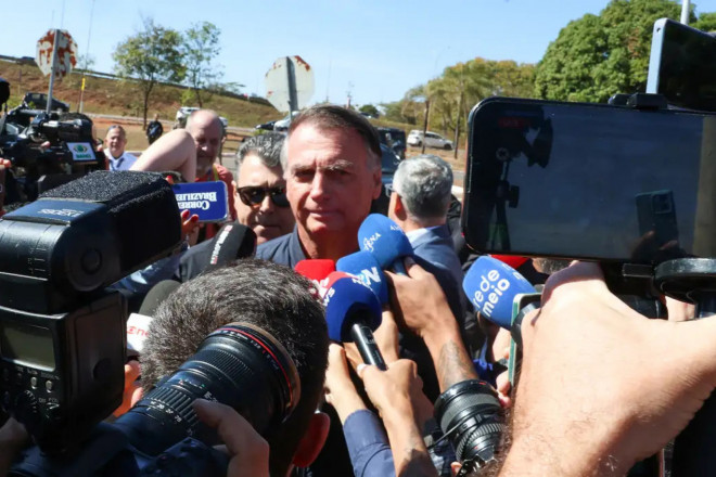Entre as medidas impostas está o uso de tornozeleira eletrônica