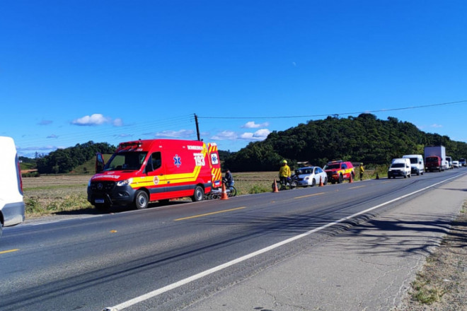 O acidente aconteceu no bairro Santa Terezinha e mobilizou três viaturas do Corpo de Bombeiros Militar