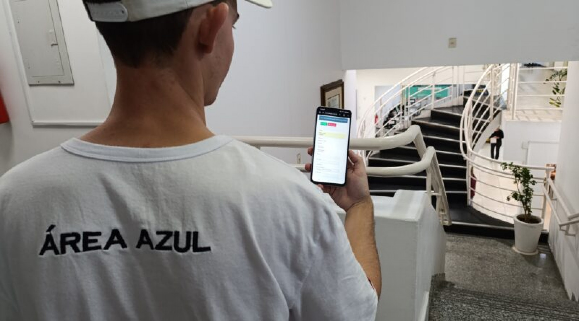 Sistema com QR Code permite pagamento via Pix e dispensa a ida presencial à Ditran