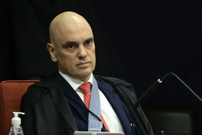 Moraes &eacute; acusado de tirar do ar sites que estariam publicando fake news