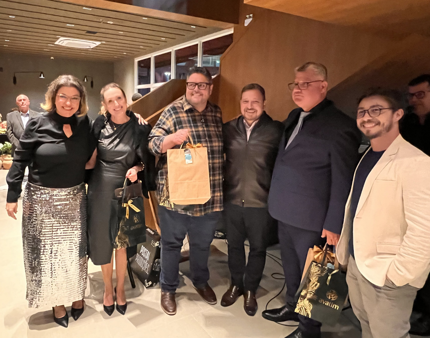 Na foto: Cíntia Tristão, Eliegi Ambrosi, Gustavo Siqueira, Giuliano Bragaglia, Elias Teixeira e Antoni Roza