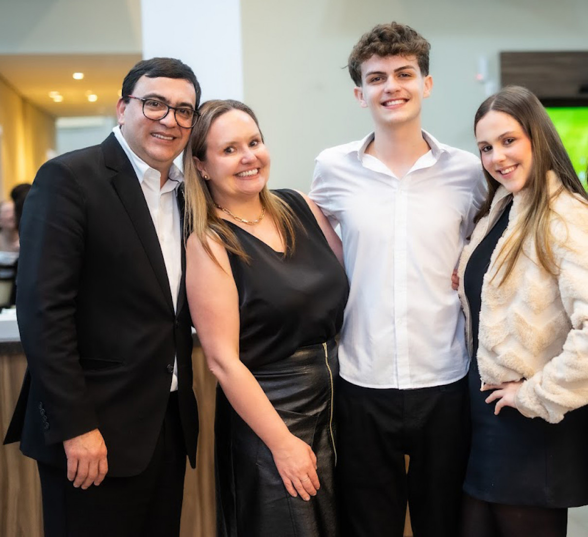 Gilceu e Vivian (Bellagio Gastronomia), com os filhos Matheus e Isadora