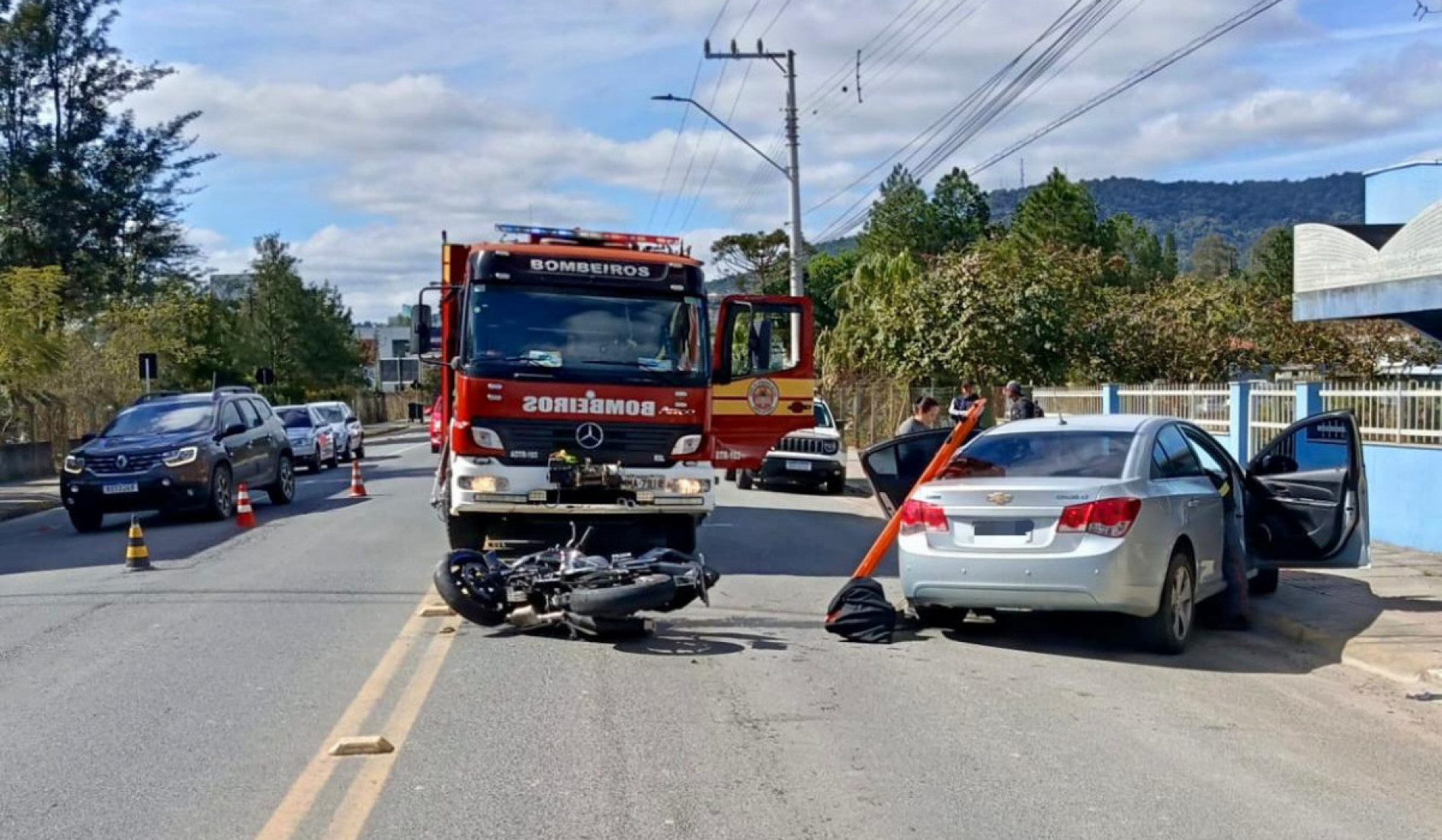 Ambos foram levados ao Hospital Regional do Alto Vale para atendimento