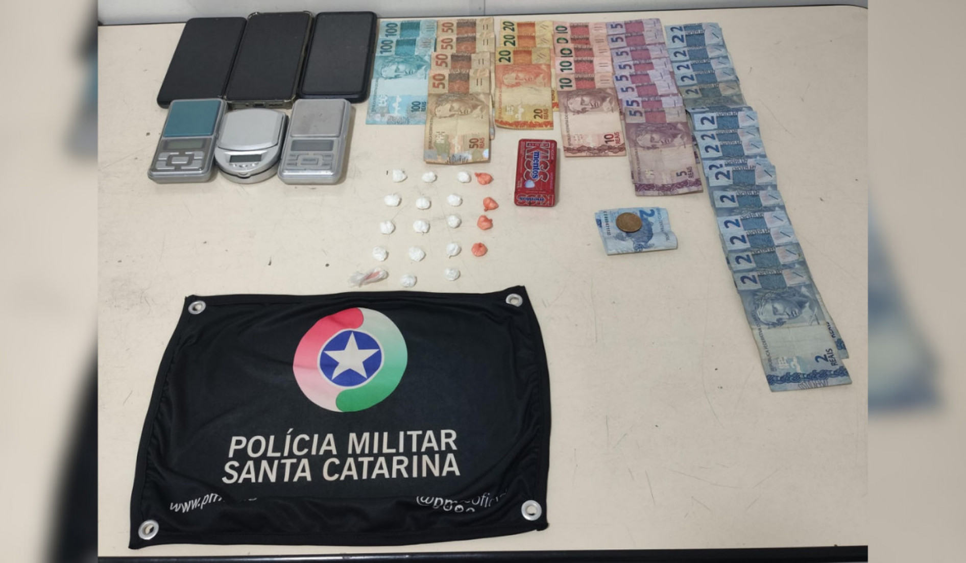 A prisão ocorreu após uma denúncia à Polícia Militar