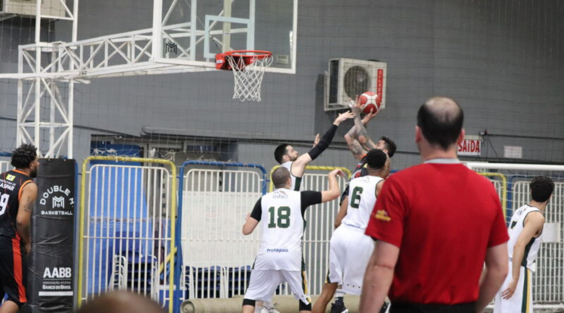 Edital contempla vagas para trabalhar nas modalidades de basquete e xadrez