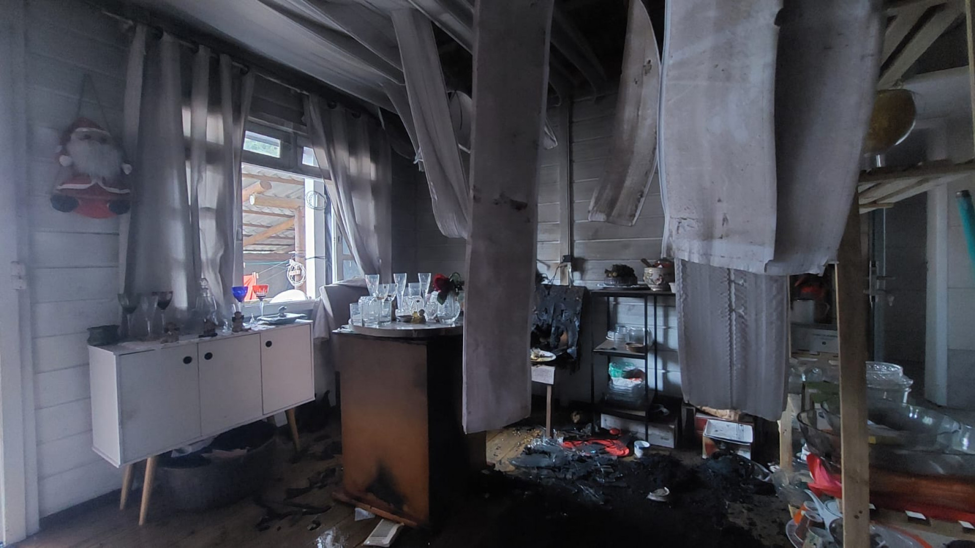 A casa estava vazia no momento do incidente e ninguém se feriu
