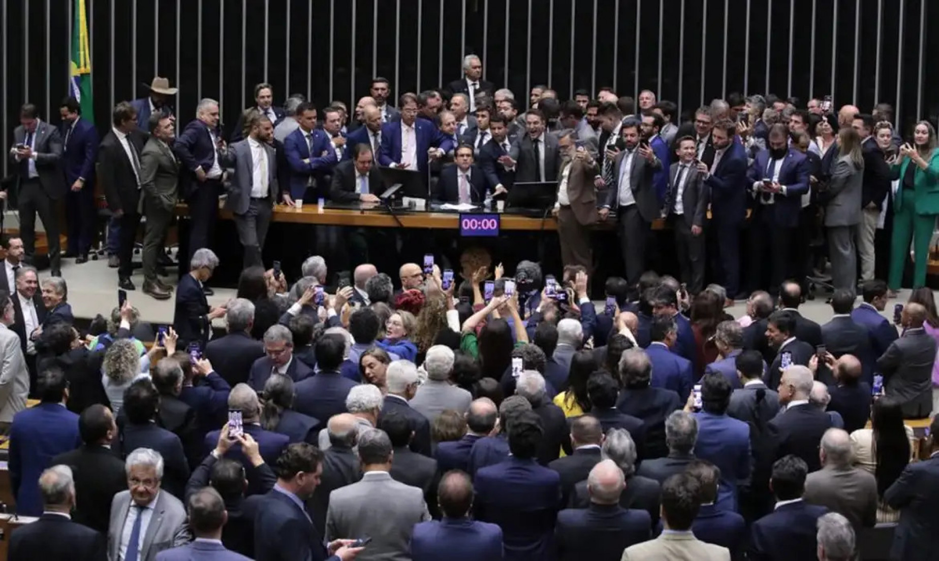 Motim no plenário tentou impedir julgamento de Bolsonaro no STF