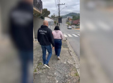 A mulher foi encaminhada ao sistema prisional, onde seguirá à disposição da Justiça