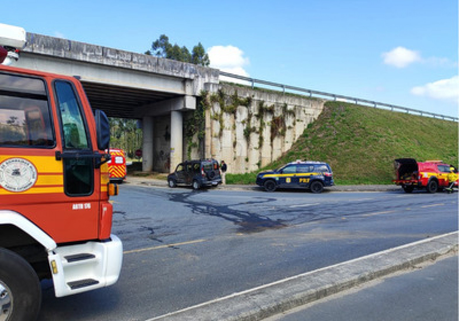 A Polícia Rodoviária Federal esteve no local e assumiu os cuidados da ocorrência